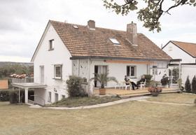 Terrasse mit großem Garten